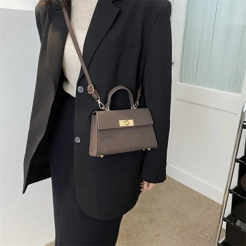 New Women's Fashionable Handbag 2026 Trendy Shoulder Crossbody Bag Retro Chic Small Square Bag Versatile Handbag Casual Style